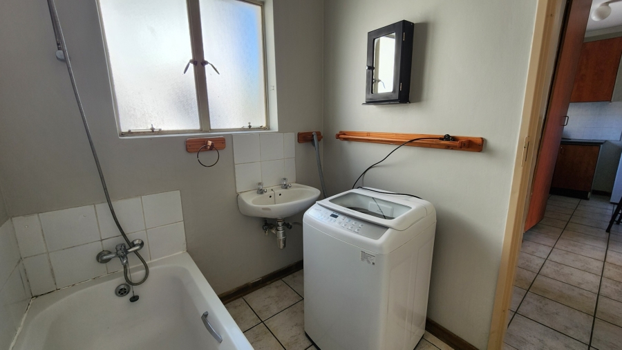 To Let 2 Bedroom Property for Rent in Kannoniers Park North West